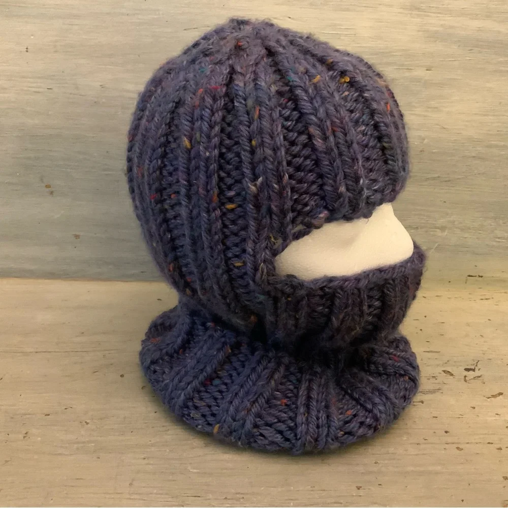 Handmade Women’s Knitted Purple Winter Face Mask Like New‎